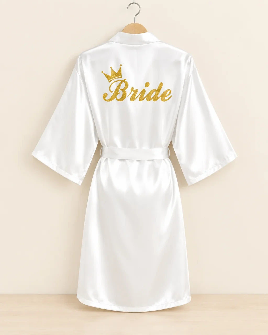 Peignoir satiné de préparation de mariage