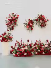 Composition Florale Rouge de Mariage – Décoration Suspendue